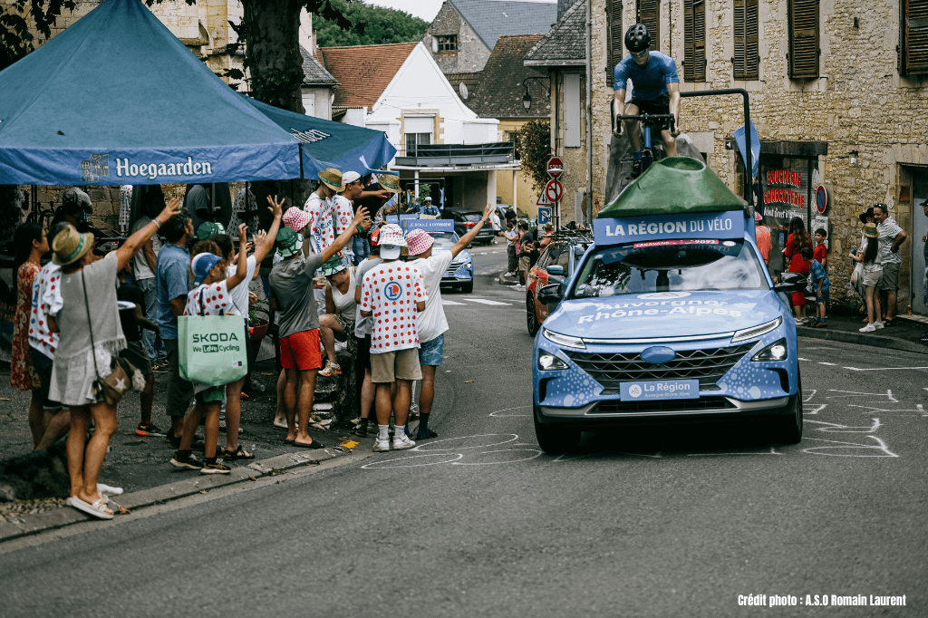 la première et seule caravane publicitaire roulant 100% à l’hydrogène du Tour de France